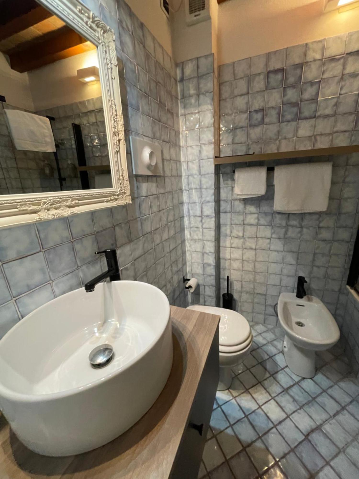 Le Camere di Bsuites Affittacamere Parma Cameră foto
