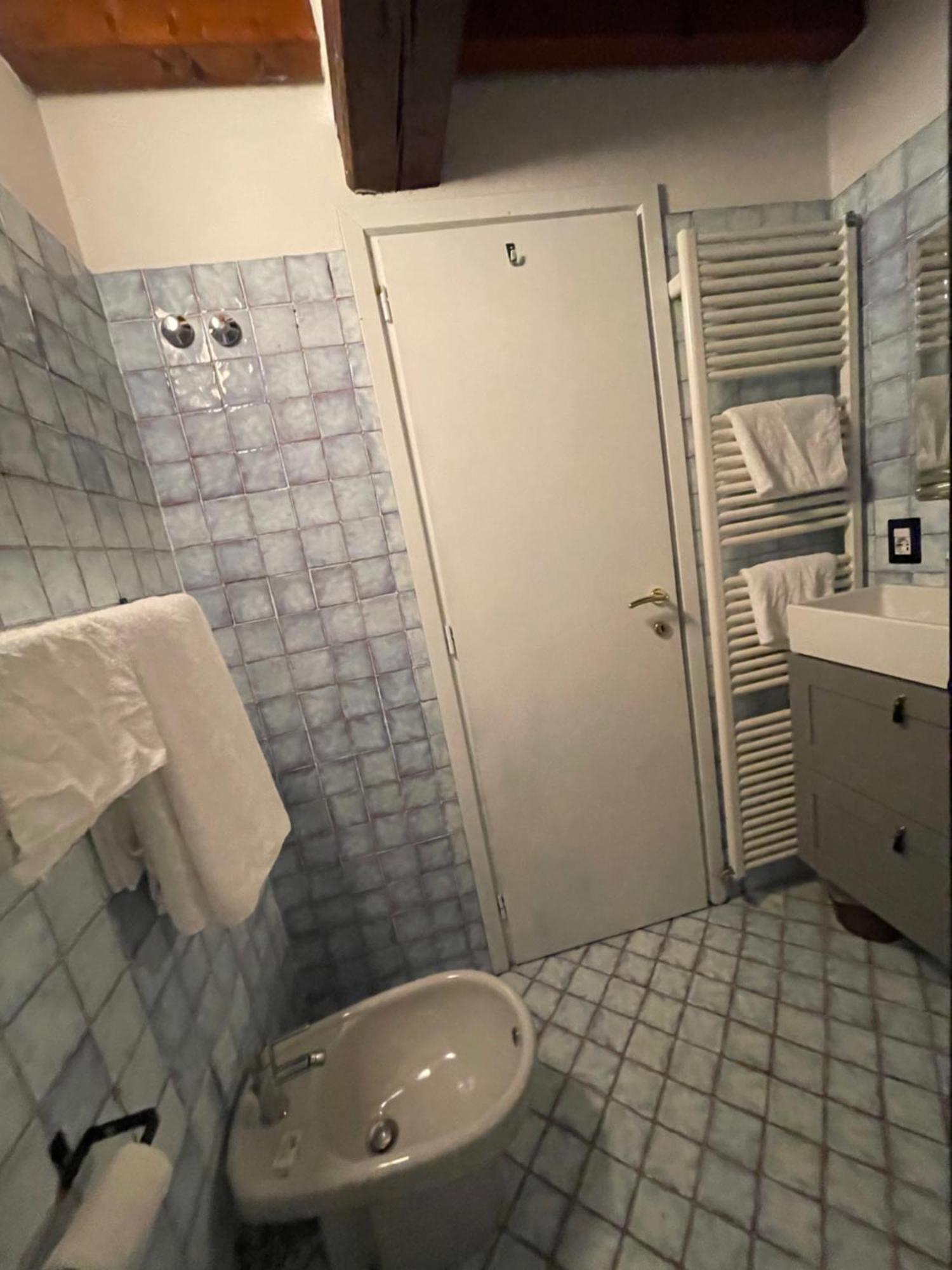 Le Camere di Bsuites Affittacamere Parma Cameră foto